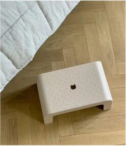 Liewood Ulla Opstapje / Kruk Antislip - Sandy -Outdoor Kampeeruitrusting Winkel 1037x1200 2