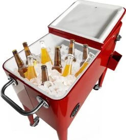 AXI Retro Cooler Rood - Koeler Met Wielen - 76L Inhoud - Koelbox Met Aftapkraan -Outdoor Kampeeruitrusting Winkel 1075x1200