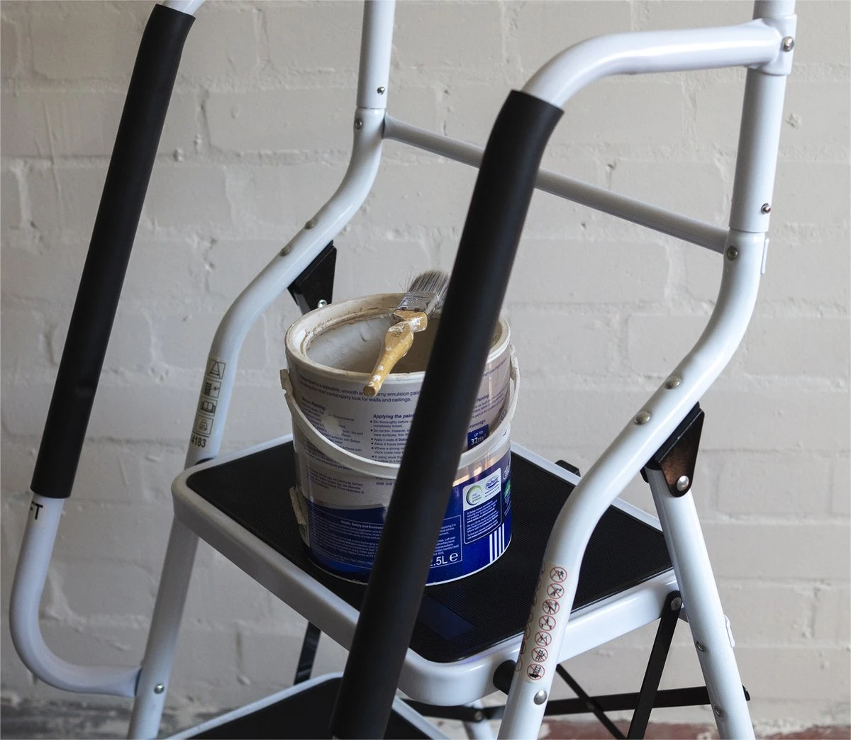 Aidapt opstapkruk met leuning - 2 treden Aidapt Opstapkruk Met Leuning - 2 Treden -Outdoor Kampeeruitrusting Winkel 1200x1044 3