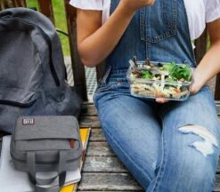 Brisby 4 Laags Geïsoleerde Koeltas - Lunchtas 4 Liter - Lichtgrijs 3 Brisby 4 Laags Geïsoleerde Koeltas - Lunchtas 4 Liter - Lichtgrijs -Outdoor Kampeeruitrusting Winkel 1200x1051 5