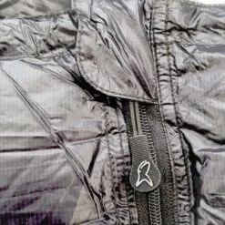 LOWLAND OUTDOOR® Ultra Compact Blanket - Donzen Slaapzak - Gewicht 495g - 210x80 Cm - Comfort Temperatuur +8°C 2 LOWLAND OUTDOOR® Ultra Compact Blanket - Donzen Slaapzak - Gewicht 495g - 210x80 Cm - Comfort Temperatuur +8°C -Outdoor Kampeeruitrusting Winkel 1200x1200 1090