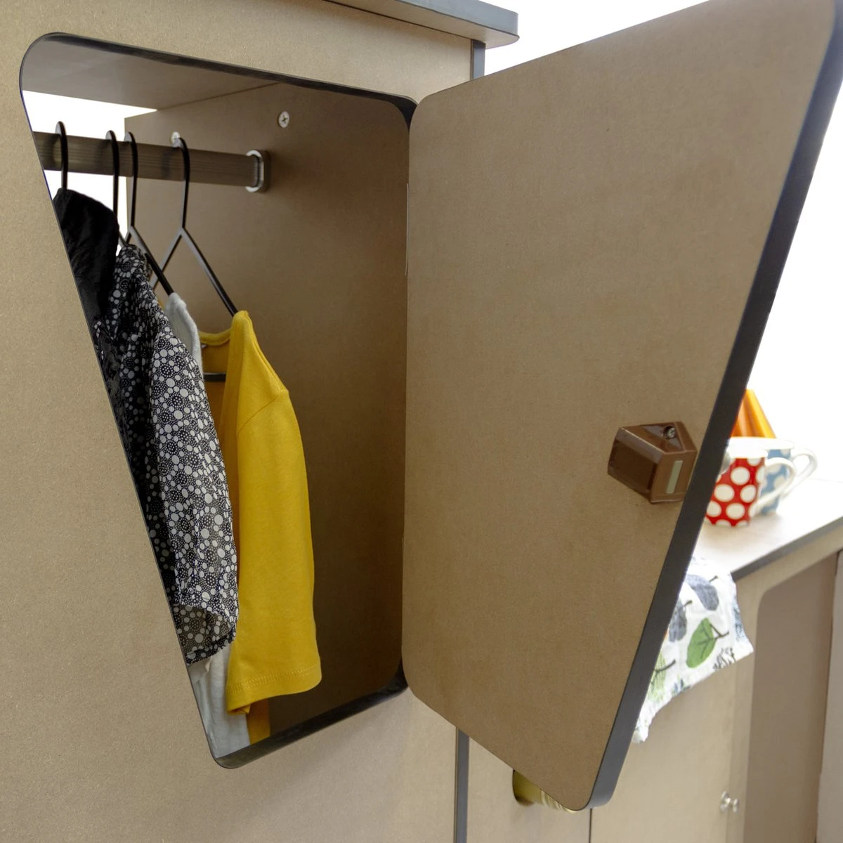 Camper Keuken MDF - Linkerkant EU - Inclusief Kledingstang + Wijnrek - Onbewerkt - Inbouw kasten Inrichting Kampeerauto Caravan Camper Keuken MDF - Linkerkant EU - Inclusief Kledingstang + Wijnrek - Onbewerkt - Inbouw Kasten Inrichting Kampeerauto Caravan -Outdoor Kampeeruitrusting Winkel 1200x1200 13