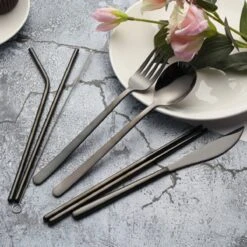 House Of Husk Reisbestek - Reis Bestekset - Chopsticks - Metalen Rietjes Met Borstel - Lepel - Vaatwasserbestendig - RVS - 7 Delig - Zwart -Outdoor Kampeeruitrusting Winkel 1200x1200 1679