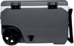 Igloo Latitude 90 Roller - Grote Koelbox Op Wielen - 85 Liter - Grijs -Outdoor Kampeeruitrusting Winkel 1200x749