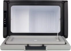 Campart Koelbox XXL CB-8695 – Koelen En Vriezen – LED Display Met Digitale Temperatuurweergave - Coolbox 230V En 12V - 35 Liter - Zwart -Outdoor Kampeeruitrusting Winkel 1200x866 1