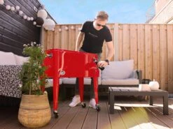 AXI Retro Cooler Rood - Koeler Met Wielen - 76L Inhoud - Koelbox Met Aftapkraan -Outdoor Kampeeruitrusting Winkel 1200x900 15