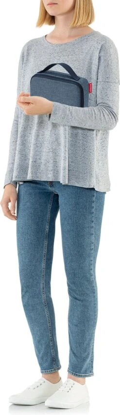 Reisenthel Thermocase Lunchbox - 1,5L - Twist Blue Blauw 2 Reisenthel Thermocase Lunchbox - 1,5L - Twist Blue Blauw -Outdoor Kampeeruitrusting Winkel 347x1200 2