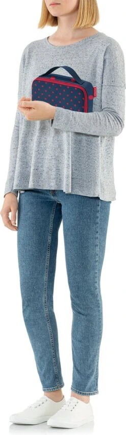 Reisenthel Thermocase Lunchbox - 1,5L - Mixed Dots Red Rood 2 Reisenthel Thermocase Lunchbox - 1,5L - Mixed Dots Red Rood -Outdoor Kampeeruitrusting Winkel 347x1200 3