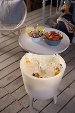 Keter Coolbar Partytafel – Lichtgevend - 49,5x49,5x57cm - Wit 2 Keter Coolbar Partytafel – Lichtgevend - 49,5x49,5x57cm - Wit -Outdoor Kampeeruitrusting Winkel 800x1200 10